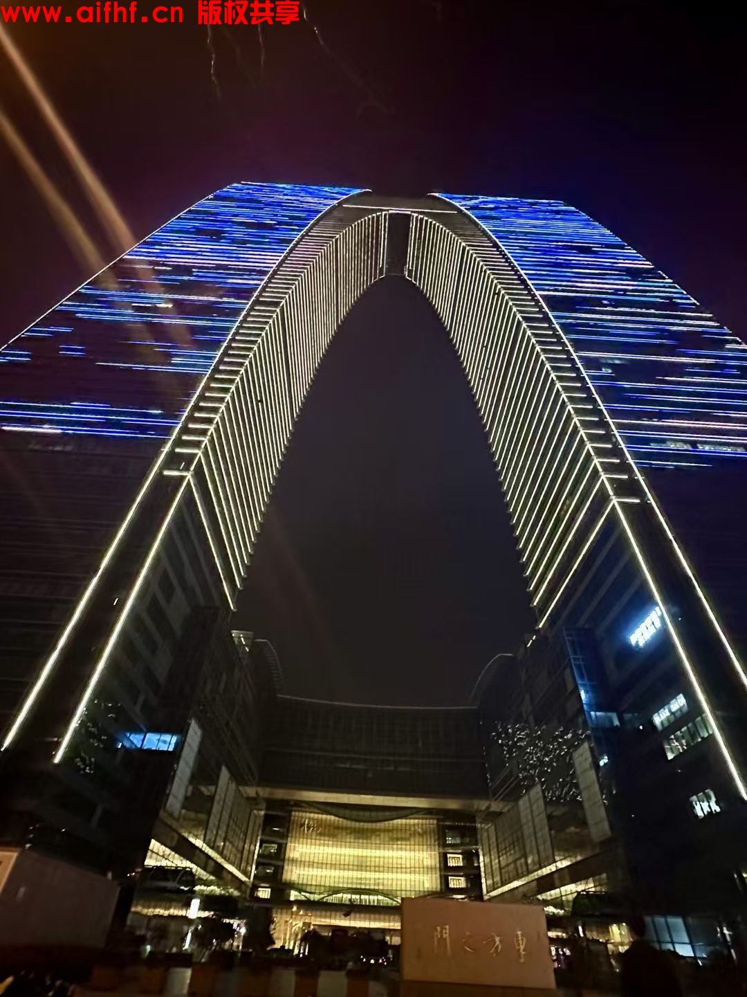 帅神:苏州 东方之门夜景