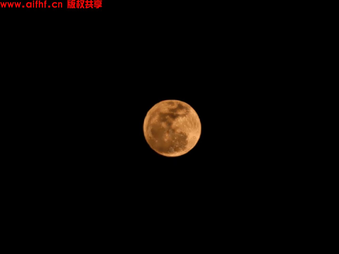 帅气且低调:蓄势待发的月亮