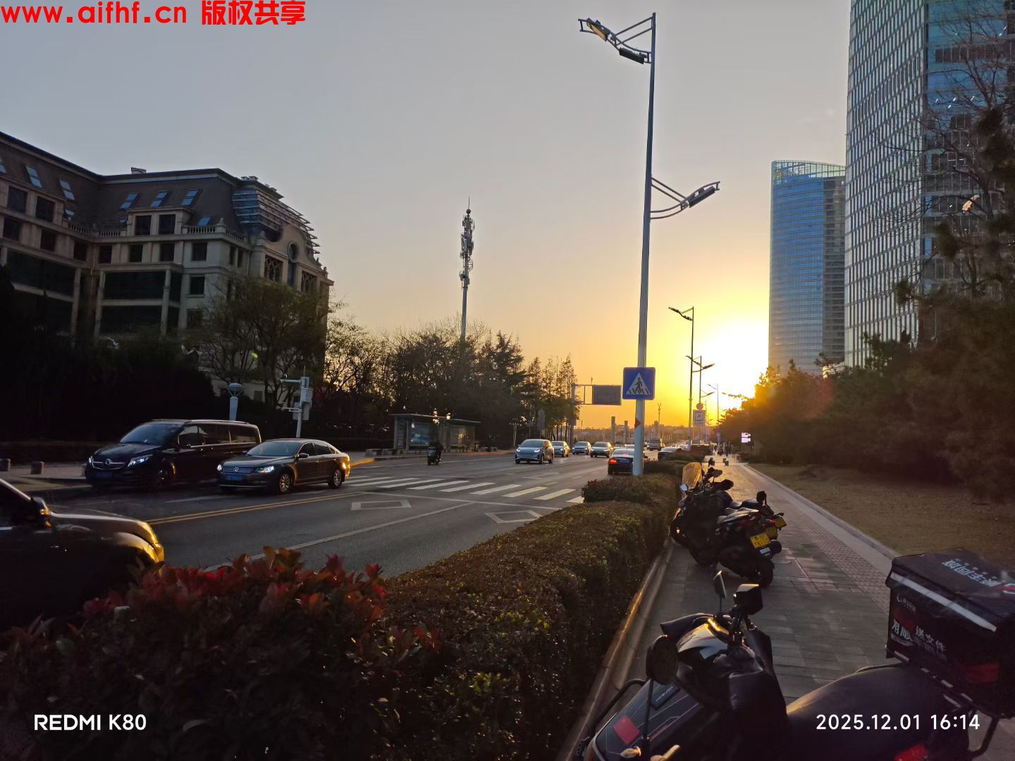 长烟:日落的晚霞